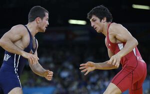 رقیب جنجالی حمید سوریان کمک محمد بنا شد