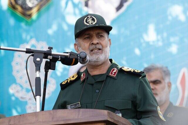 مردم و حافظان امنیت جانانه مقابل تروریست‌های مسلح ایستادند