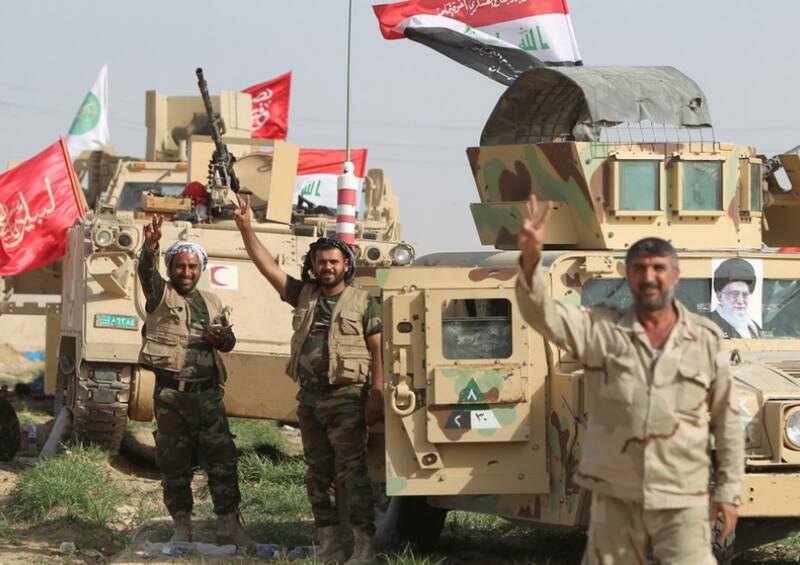 دلاورمردان حشد عراق سد محکمی مقابل تروریست‌ها/ لحظه‌ی انهدام خودروی انتخاری در مرز سوریه و عراق