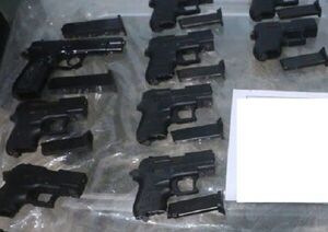 کشف ۹ قبضه سلاح کمری از صندلی‌های خودرو در شیراز