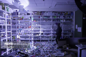 تصاویری از هجوم اغتشاشگران به داروخانه یک موسسه خیریه در رشت