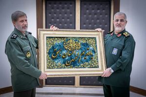 عکس/ دیدار صمیمانه فرماندهان ارتش و سپاه بمناسبت روز پاسدار