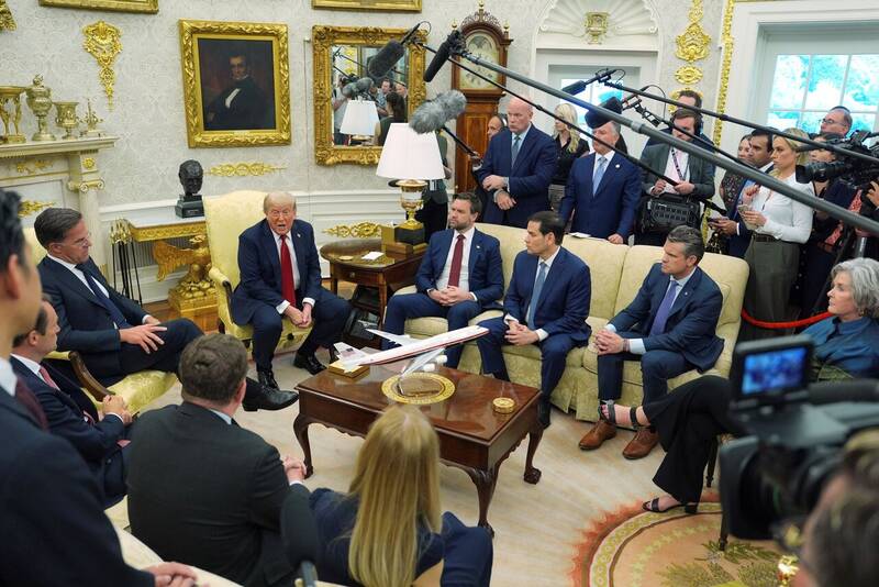 ترامپ از اعمال تعرفه علیه اروپا عقب نشینی کرد