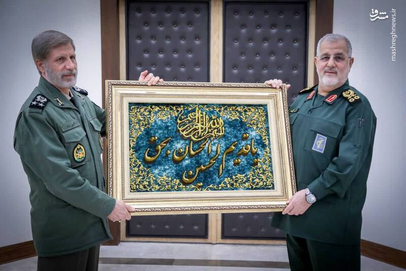 عکس/ دیدار صمیمانه فرماندهان ارتش و سپاه بمناسبت روز پاسدار