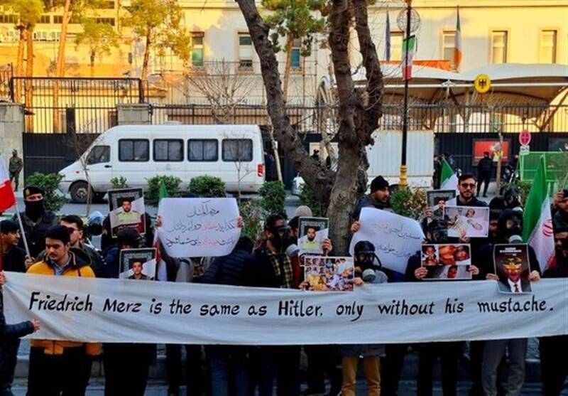 تجمع اعتراضی دانشجویان مقابل سفارت آلمان +عکس و فیلم