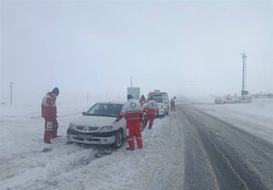 بارش برف و کولاک در جاده‌های 14 استان