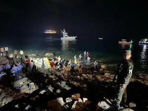 سقوط هواپیما در برکه‌ای در اوتار پرادش هند