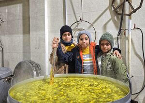 «شولی» پزون یزدی‌ها در تولد امام حسین(ع)