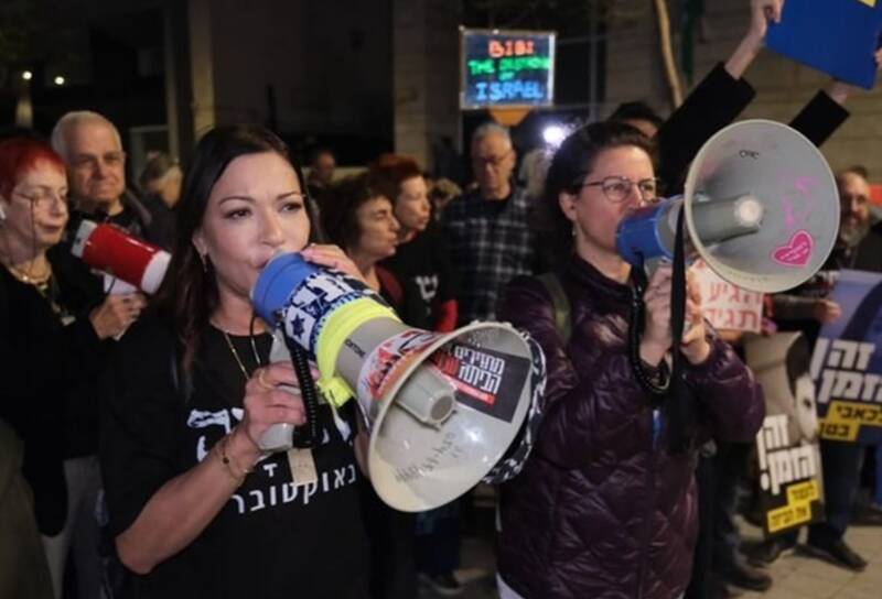 تظاهرات صهیونیست‌ها مقابل اقامتگاه نتانیاهو و درخواست برای استعفای وی