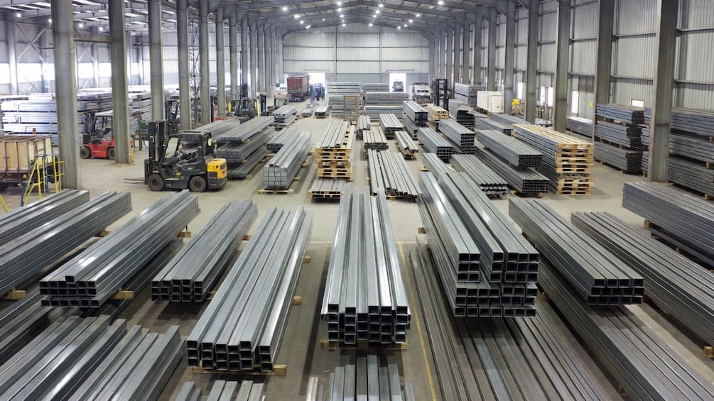 نوسانات قیمت پروفیل در بازار: کارخانهها در بحران، قیمتها در نوسان!