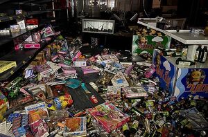 تخریب بازار روز توسط اغتشاشگران در مبارکه اصفهان