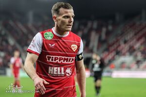 چه کسی دنیل گرا را به پرسپولیس معرفی کرد؟