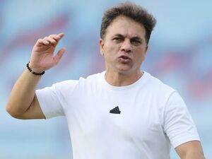 سرمربی شمس آذر: با جدایی معامله‌گری مخالفم/ او دو سال دیگر قرارداد دارد