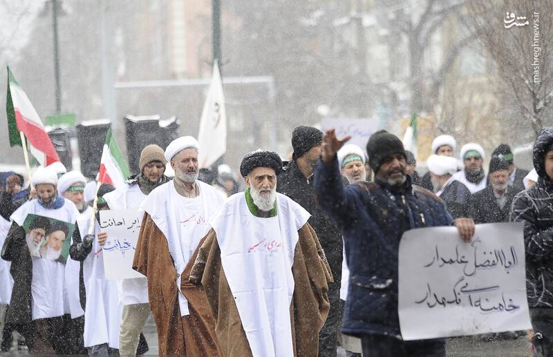 عکس/ راهپیمایی اعتراضی طلاب و روحانیون همدان در هوای برفی