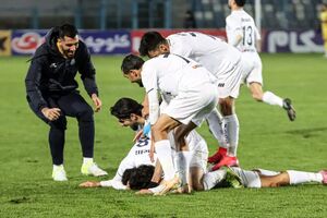 شادی گل خطرناک بازیکن ملوان +فیلم