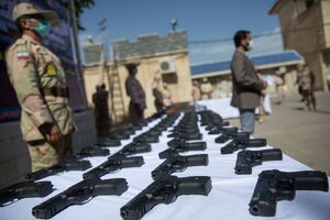 کشف بیش از ۳۰۰ قبضه سلاح جنگی توسط مرزبانان فراجا