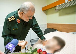 عیادت فرمانده کل سپاه از مجروحان حوادث تروریستی اخیر