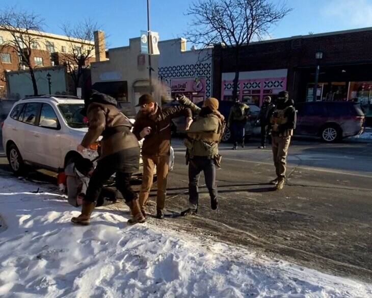 خانواده قربانی قتل پلیس آمریکا: دولت ترامپ به دروغ‌گویی پایان دهد