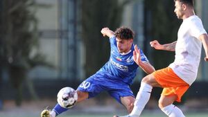 رونمایی از جانشین رضائیان در تمرین استقلال