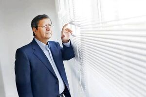 همتی: بازار ارز روال طبیعی خود را طی می‌کند