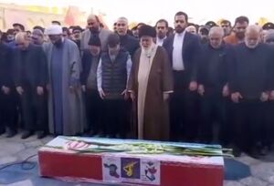 اقامه نماز بر پیکر مطهر شهید امنیت "مهدی ظریف" در حرم رضوی