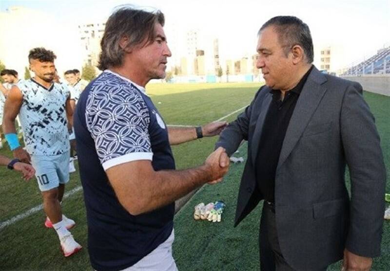 تاجرنيا،سرمربي،قهرماني،استقلال،بازي