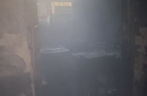 فیلم/ وقوع آتش‌سوزی در یک کارگاه کفاشی در تهران