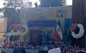 محل سخنرانی امام خمینی(ره) در بهشت زهرا گلباران شد