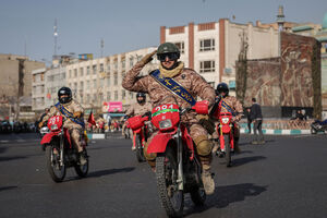 رژه موتور سواران در سالروز ورود امام خمینی به تهران