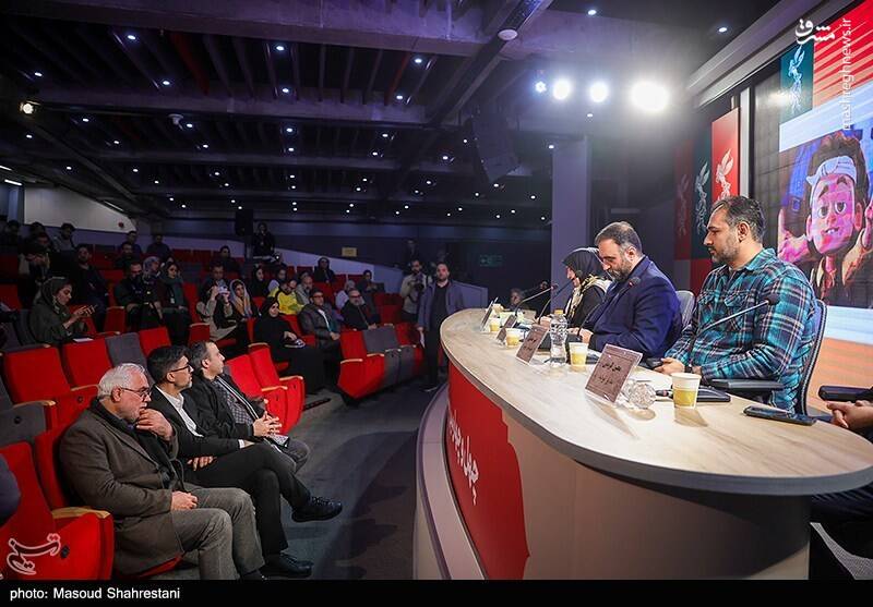 نشست خبری فیلم سینمایی «نگهبانان خورشید» در نخستین روز از چهل و چهارمین جشنواره فیلم فجر