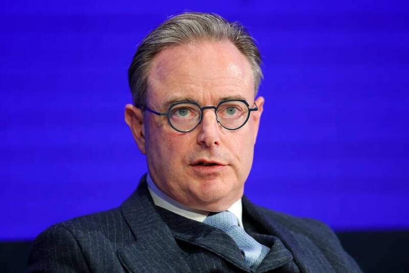 دوست،اروپا