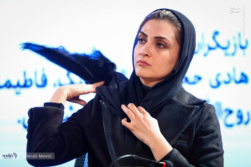 آموزش شیوه اعتراض توسط «الناز ملک» در جشنواره فیلم فجر/ خیابان جمهوری هنوز دو طرفه است +فیلم