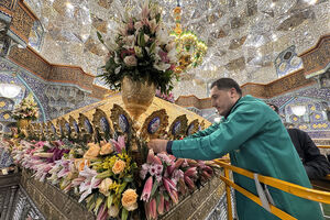 ضریح حرم قم گل‌آرایی شد