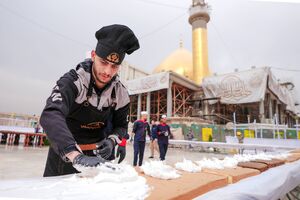 ساخت کیک بزرگ ولادت امام عصر(عج) در حرمین سامرا