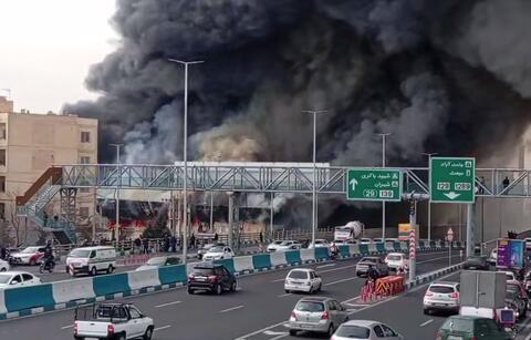 آتش سوزی مهیب در بارار جنت آباد تهران