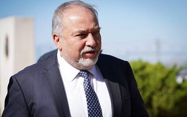 وزیر جنگ پیشین صهیونیستی: نتانیاهو «سگِ مطیع» ترامپ شده است