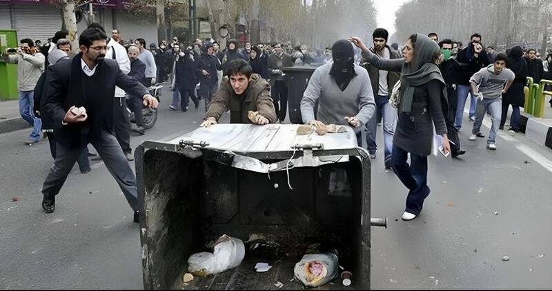 میرحسین موسوی؛ عاقبت سیاستمداری با توهمات و کینه‌های بی پایان +عکس