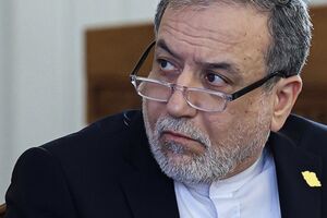 عراقچی: آرایش نظامی ما را نمی‌ترساند