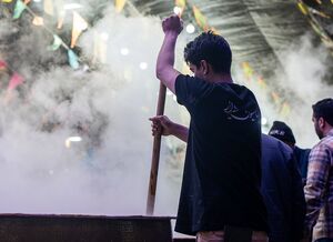 پخت ۵۰ تن سمنو نذری در شیراز