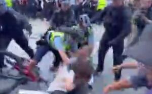 فیلم/ ضرب و شتم طرفداران فلسطین توسط پلیس در سیدنی