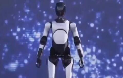 ربات انسان‌نما در افتتاحیه نمایشگاه دفاعی عربستان