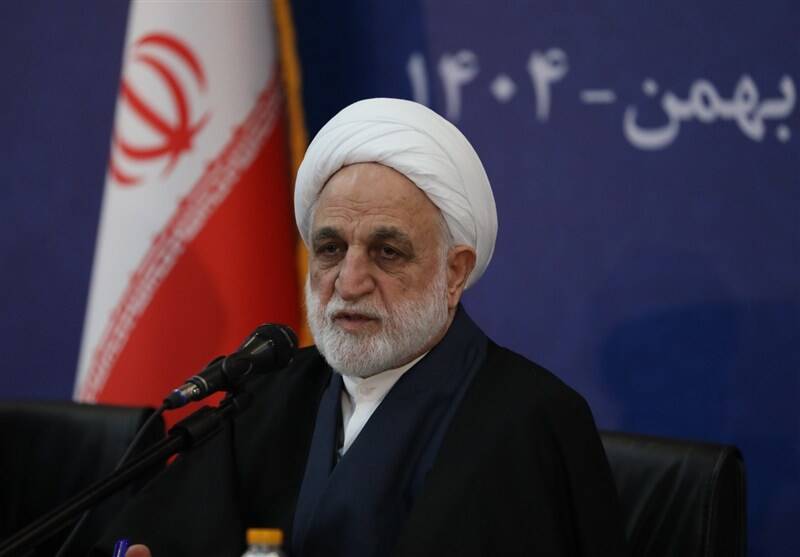 اگر کسی دنبال به هم زدن امنیت کشور است جلویش را بگیرید/ با کسانی که بر معیشت مردم فشار وارد می‌کنند، قاطعانه برخورد شود