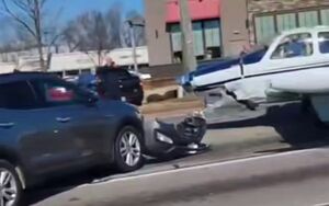 فرود اضطراری هواپیما در یکی از بزرگراه‌های جورجیا