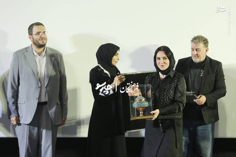 تقدیر از سولاف فواخرجی بازیگر فیلم «سرزمین فرشته‌ها» در دهمین روز چهل‌وچهارمین جشنواره فیلم فجر