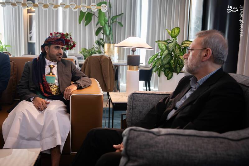 عکس/ دیدار لاریجانی با سخنگوی انصارالله یمن