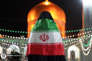 حال و هوای حرم رضوی در شب ۲۲ بهمن