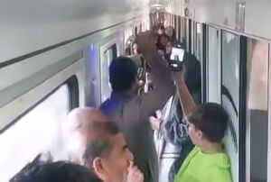 راهپیمایی جالب مردم در قطار مشهد اهواز