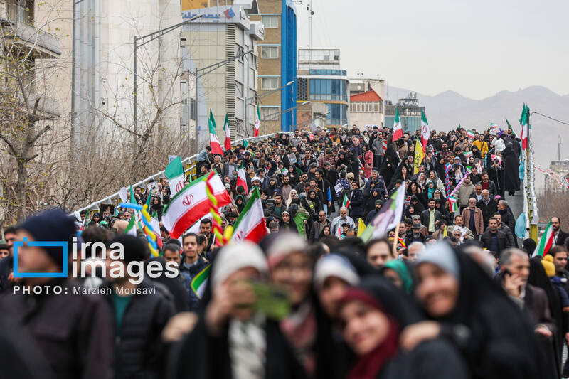 حضور،راهپيمايي،دشمنان،پشتيباني،مسلح