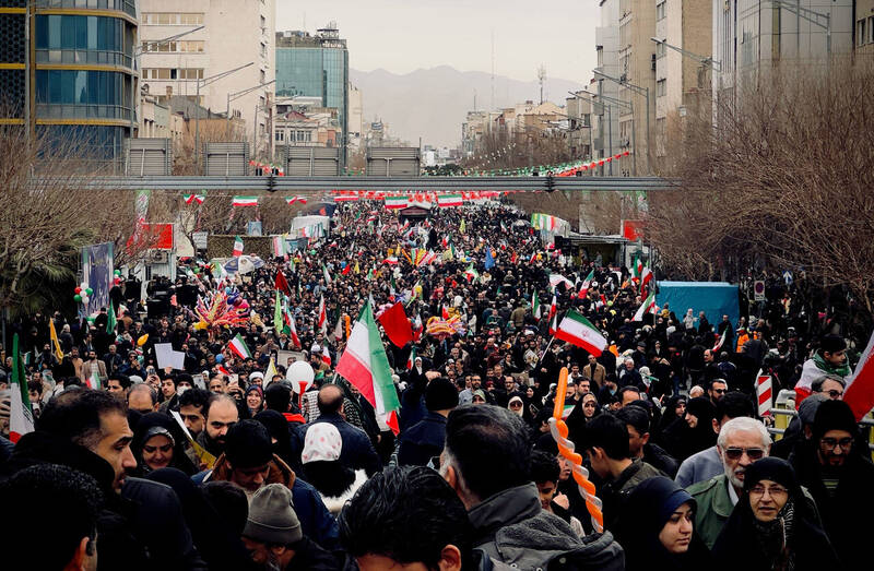 ايران،آتش،دست،بهمن،شبيه،انقلاب،بلند،آب،پرچم،راهپيمايي،توي،نو ...
