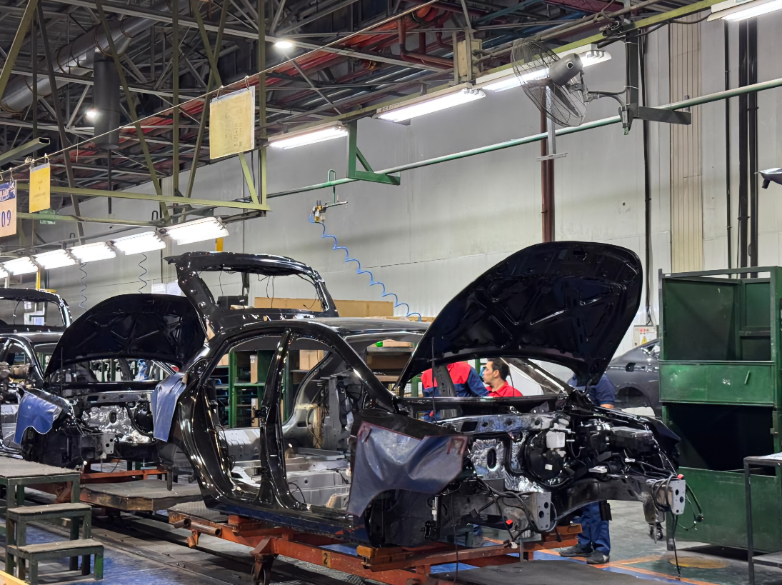 بازدید معاون اجرایی رئیس‌جمهور از کرمان موتور/ هاچ‌بک ملی «کی‌ام‌سی شدو» رونمایی شد